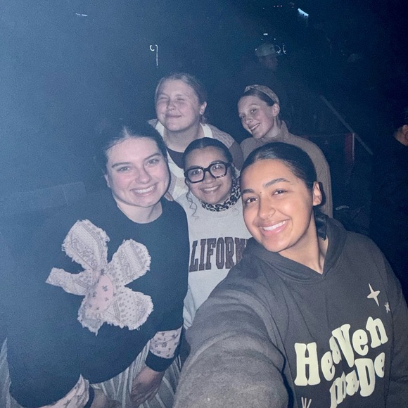 welcome to my closet, my name is makaylah 💐🪩 - Picture 11 of 12